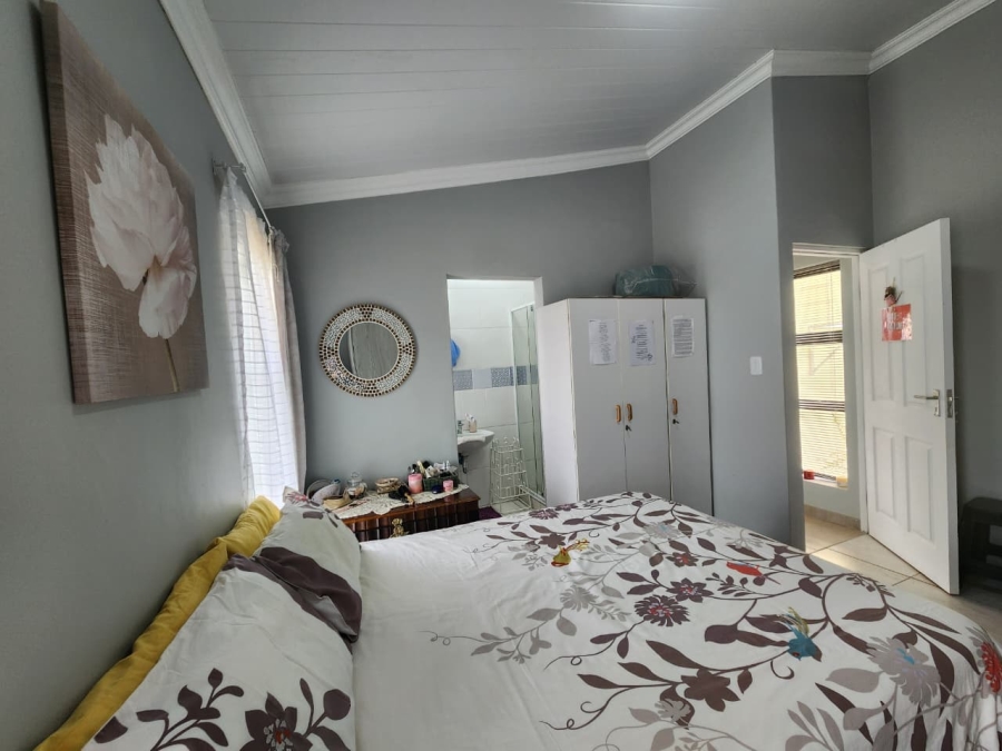 2 Bedroom Property for Sale in Pacaltsdorp Western Cape